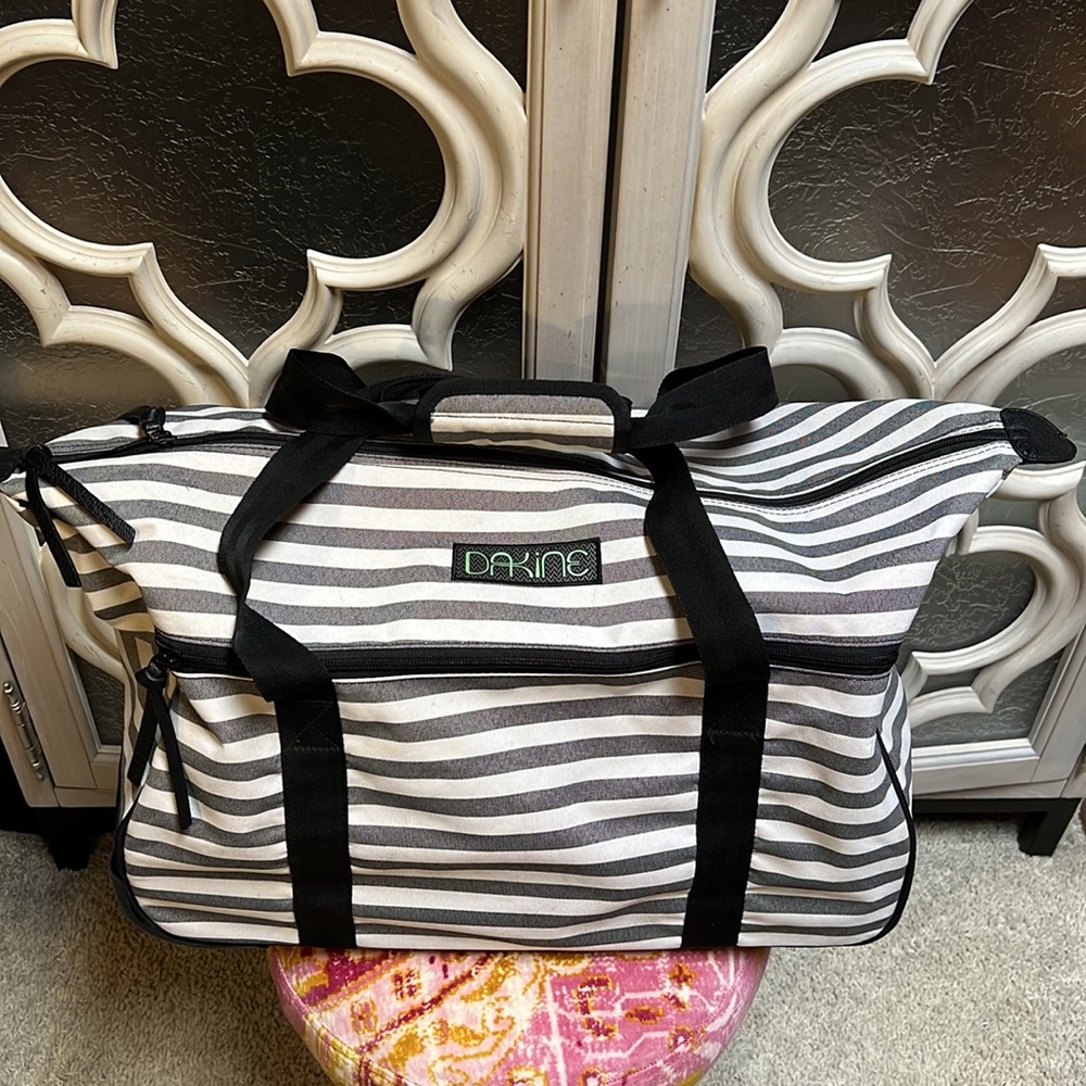 DAKINE Rolling Travel Bag